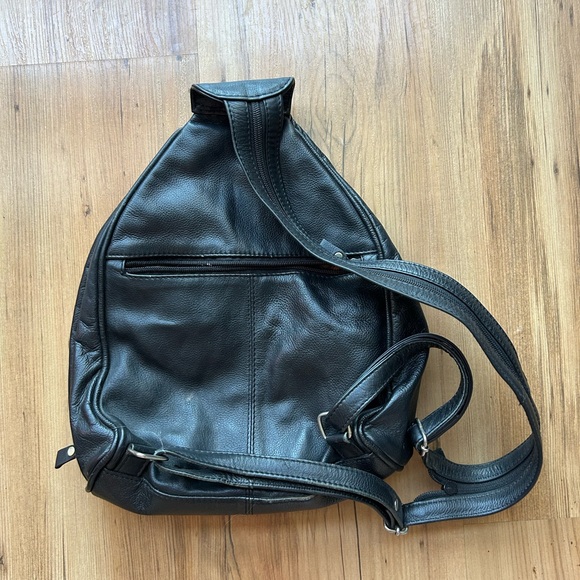 Black Leather Sling Bag + Backpack - Picture 4 of 6